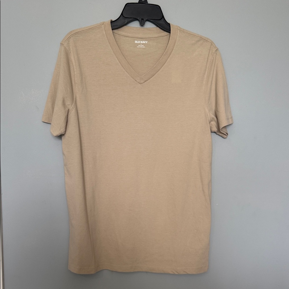Nwot Old Navy Men's V-Neck Tee in Tan